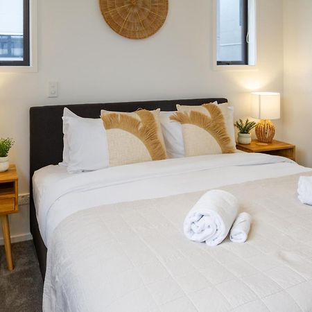 New Brighton Beach Explore - King Bed And Sofa Bed Christchurch Bagian luar foto