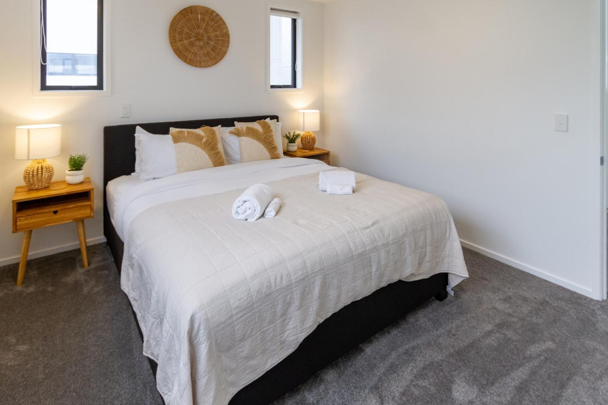 New Brighton Beach Explore - King Bed And Sofa Bed Christchurch Bagian luar foto