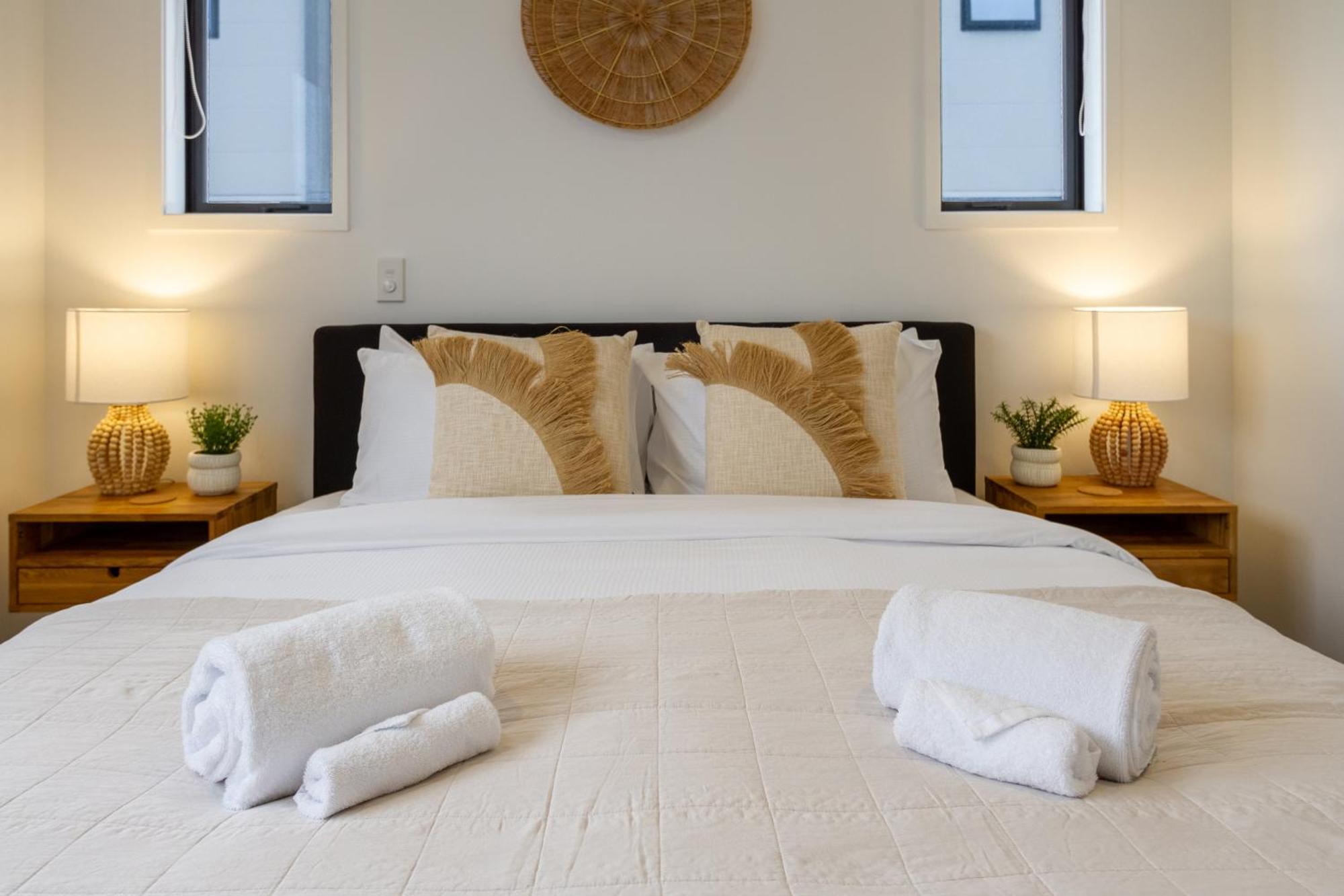 New Brighton Beach Explore - King Bed And Sofa Bed Christchurch Bagian luar foto